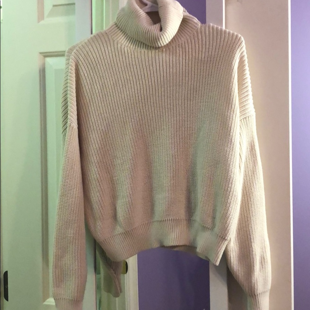 Brandy Melville sweater